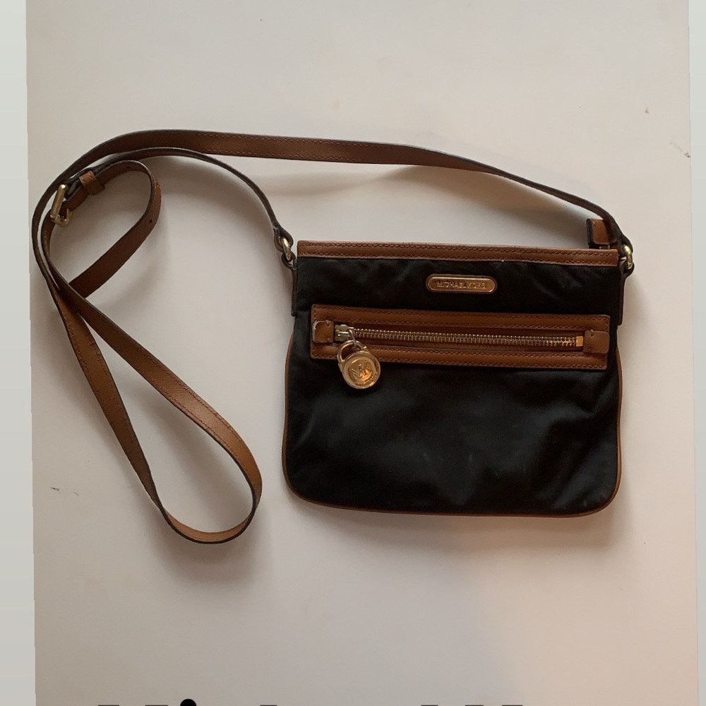 Crossbody purse